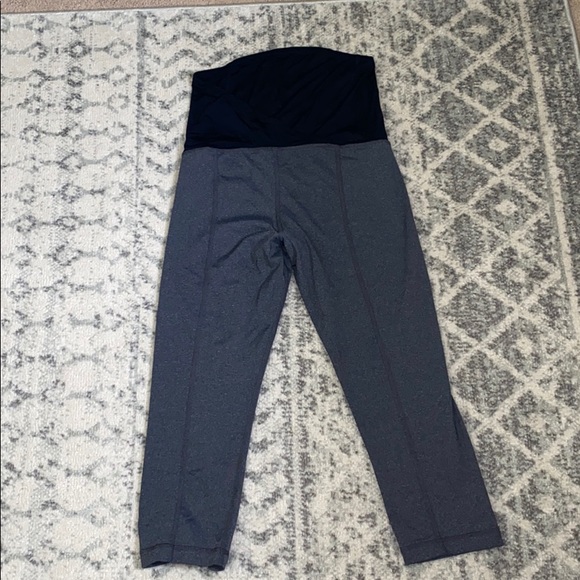 ✨5 for $25✨ Maternity capris yoga pants - Picture 5 of 9